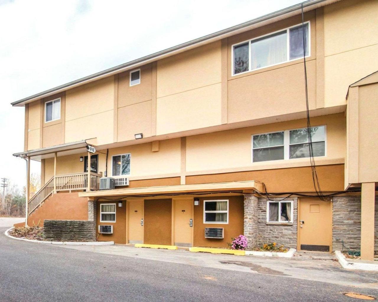 Econo Lodge ニューパルツ エクステリア 写真
